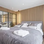Luxury 2 Bedroom Apartment With Ac And Parking