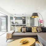 Luxury 2 Bedroom Apartment With Ac And Parking