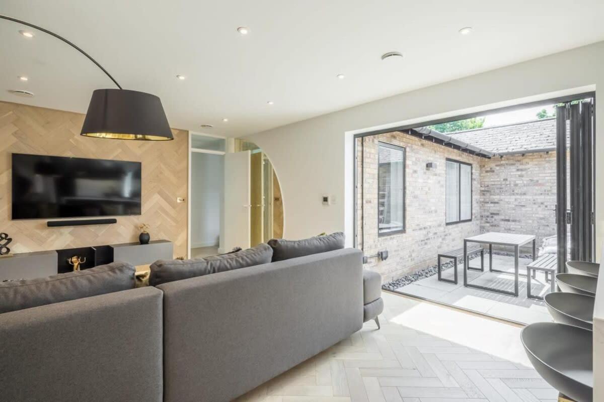 Luxury 2 Bedroom With Ac And Parking Holiday home *